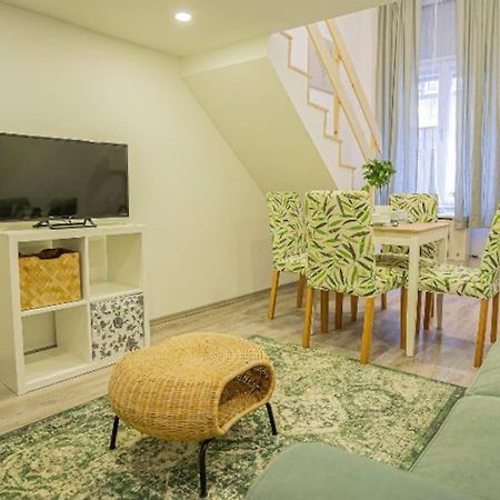 Cosy Flat In Akacfa Str., Aya Apartment Budapest Ngoại thất bức ảnh