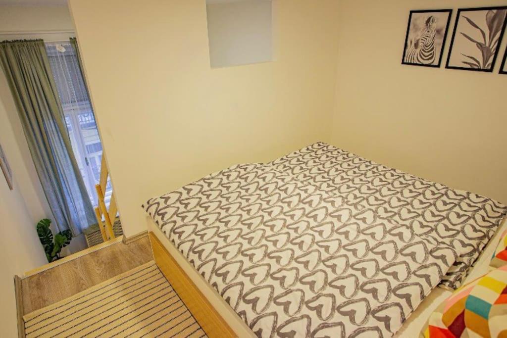Cosy Flat In Akacfa Str., Aya Apartment Budapest Ngoại thất bức ảnh