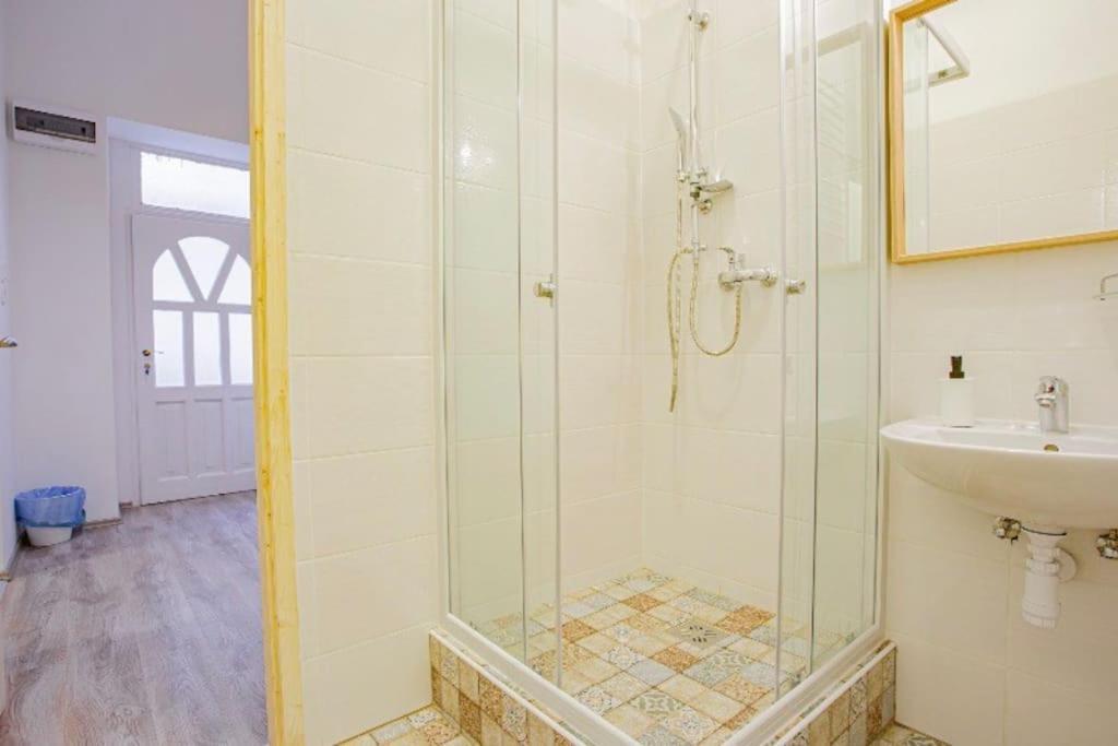Cosy Flat In Akacfa Str., Aya Apartment Budapest Ngoại thất bức ảnh