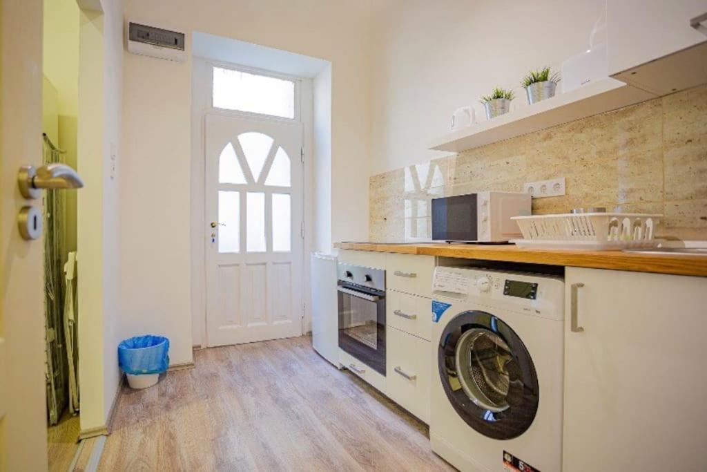 Cosy Flat In Akacfa Str., Aya Apartment Budapest Ngoại thất bức ảnh